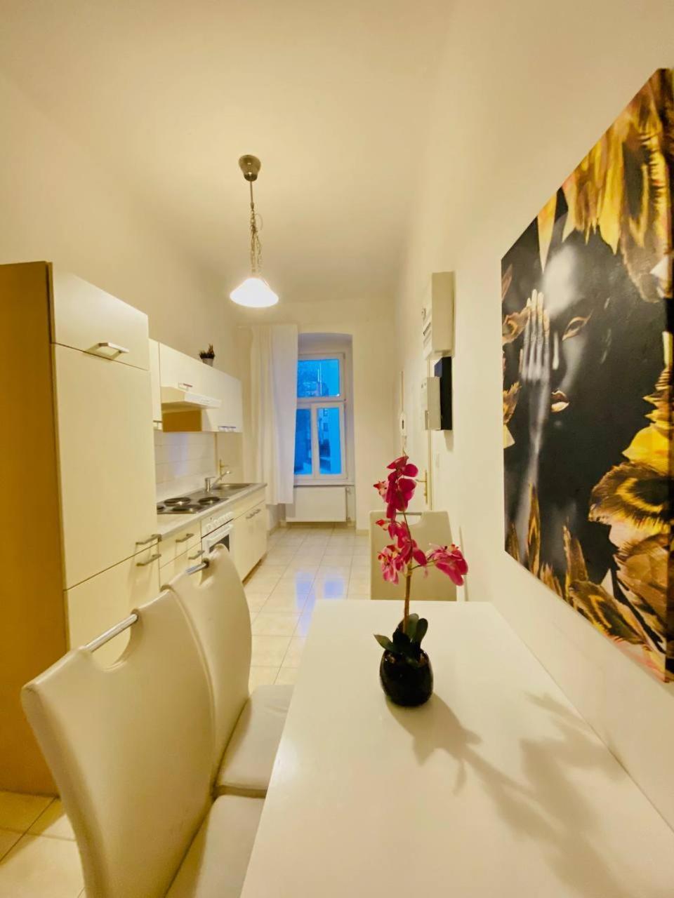 Family Apartment Th8 8 Wenen Buitenkant foto